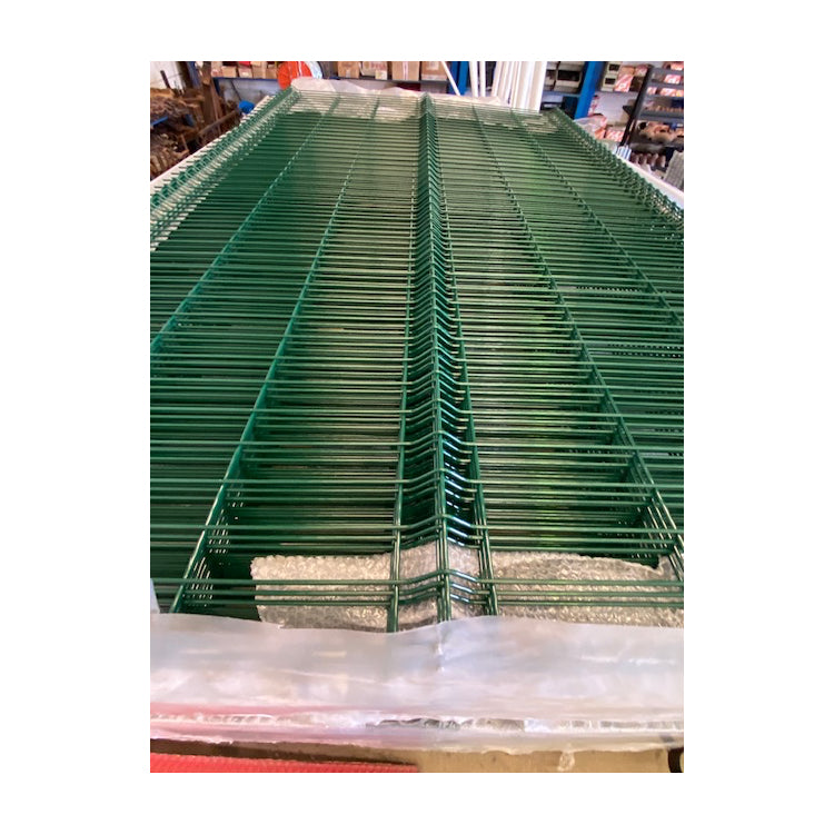 3x Malla Hércules Verde 1500mmx2500mm + 4 postes + 8 grapas.